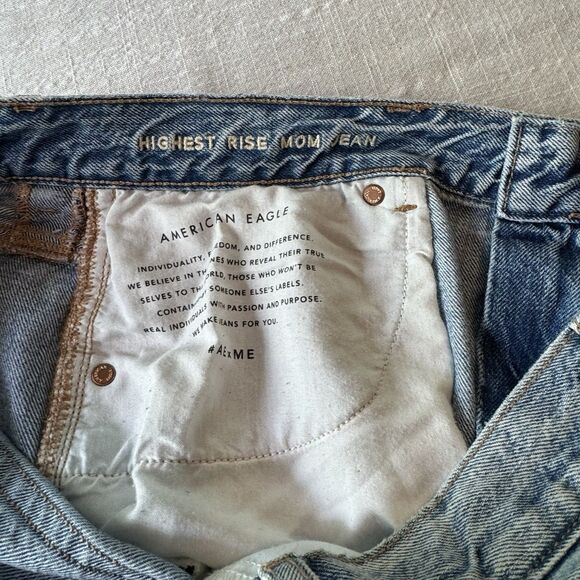 AMERICAN EAGLE Distressed Highest Rise Mom Jean Women's‎ Size 14 Regular - Picture 7 of 13